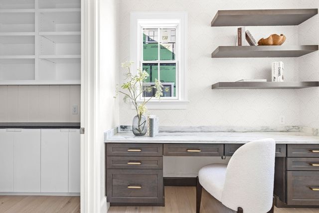 8 Common Court 8, Lexington, MA 02421