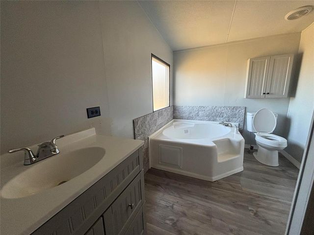 101 W Oak Hill Drive, Mcloud, OK 74851