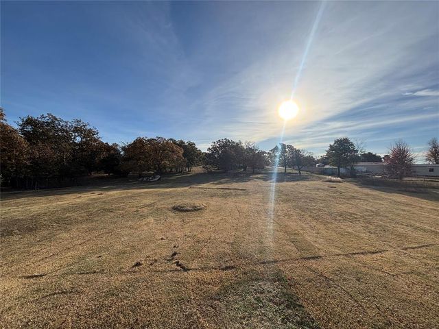 101 W Oak Hill Drive, Mcloud, OK 74851