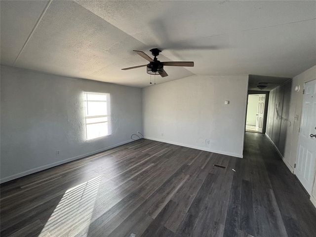 101 W Oak Hill Drive, Mcloud, OK 74851