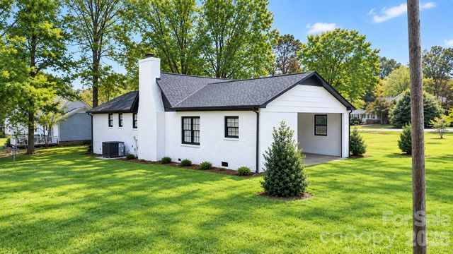 425 Acorn Oaks Drive, Salisbury, NC 28146