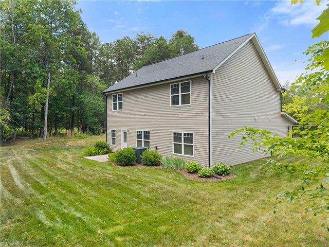 1548 S Peace Haven Road, Clemmons, NC 27012