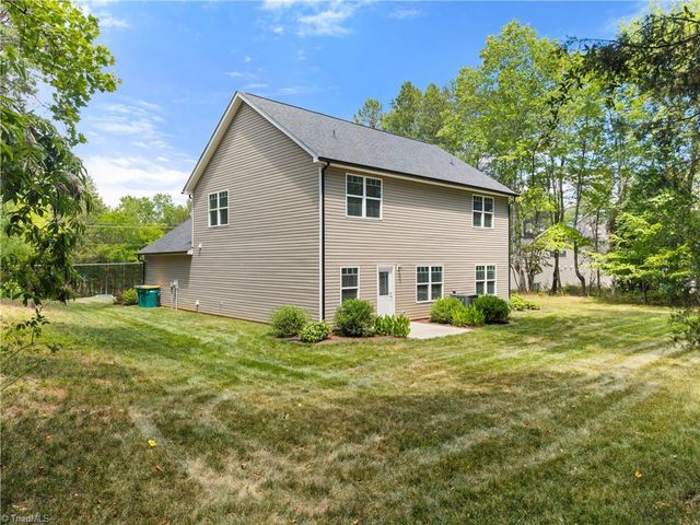 1548 S Peace Haven Road, Clemmons, NC 27012