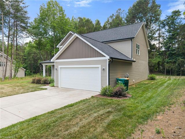 1548 S Peace Haven Road, Clemmons, NC 27012