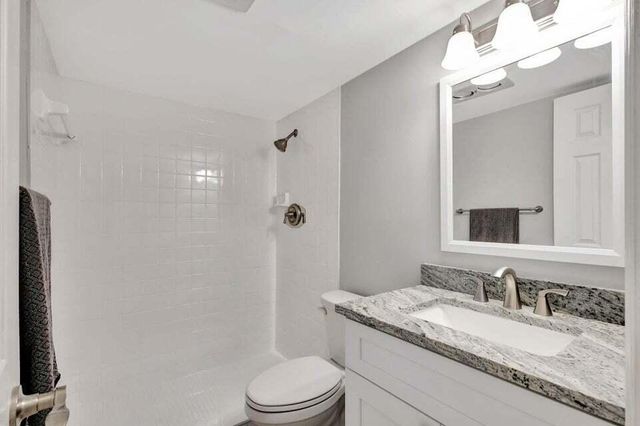 27 Camden B, West Palm Beach, FL 33417