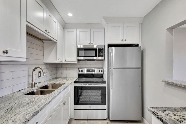 27 Camden B, West Palm Beach, FL 33417