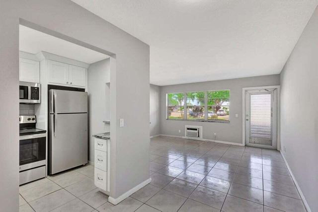27 Camden B, West Palm Beach, FL 33417