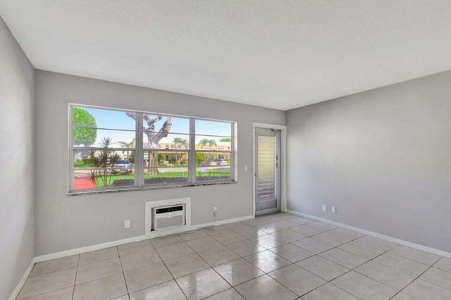 27 Camden B, West Palm Beach, FL 33417