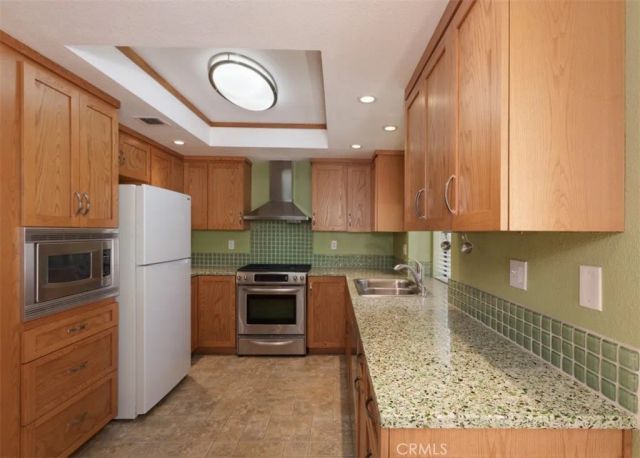 21930 Marylee Street 92, Woodland Hills, CA 91367