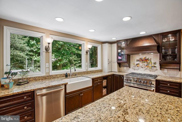 11303 HOUNDS WAY, North Bethesda, MD 20852