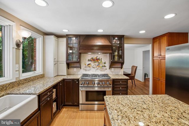 11303 HOUNDS WAY, North Bethesda, MD 20852
