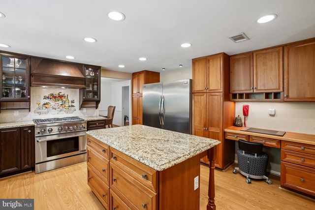 11303 HOUNDS WAY, North Bethesda, MD 20852