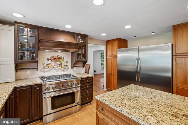 11303 HOUNDS WAY, North Bethesda, MD 20852