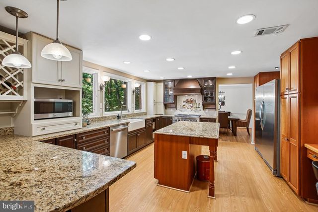 11303 HOUNDS WAY, North Bethesda, MD 20852