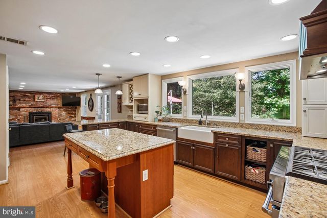 11303 HOUNDS WAY, North Bethesda, MD 20852