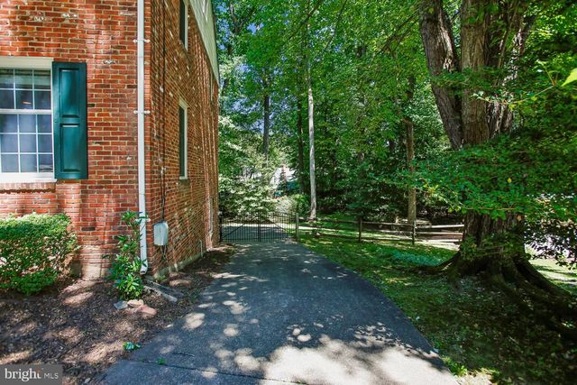 11303 HOUNDS WAY, North Bethesda, MD 20852