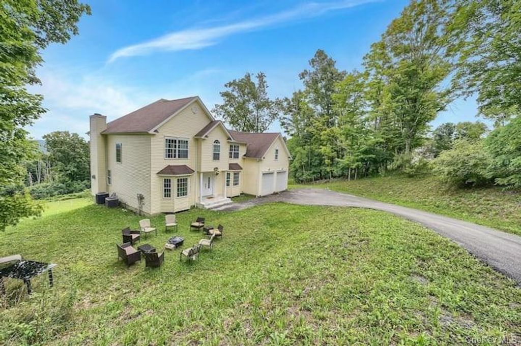 73 Mountain Road, Bloomingburg, NY 12721