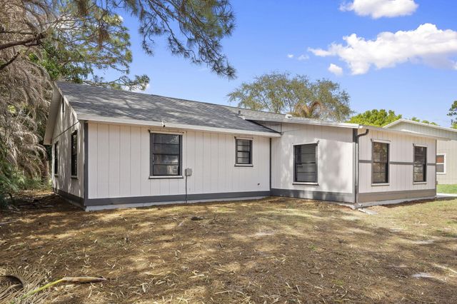 5510 Sunset Blvd, Fort Pierce, FL 34982