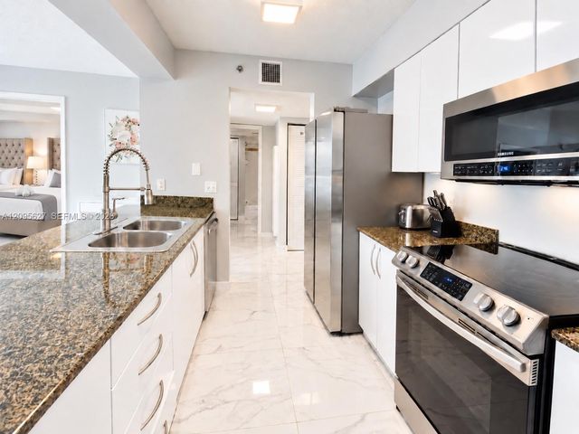 1200 Brickell Bay Drive PH4103, Miami, FL 33131
