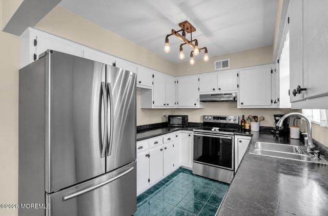 367 Middlewood Road, Middletown, NJ 07748