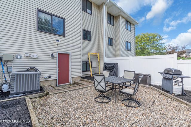 367 Middlewood Road, Middletown, NJ 07748