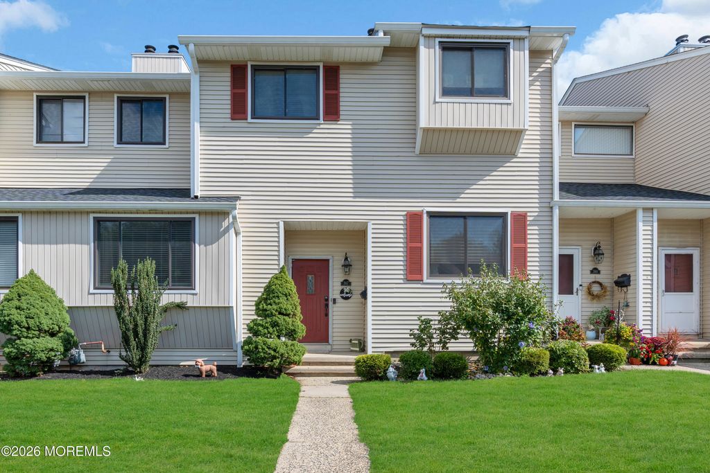 367 Middlewood Road, Middletown, NJ 07748