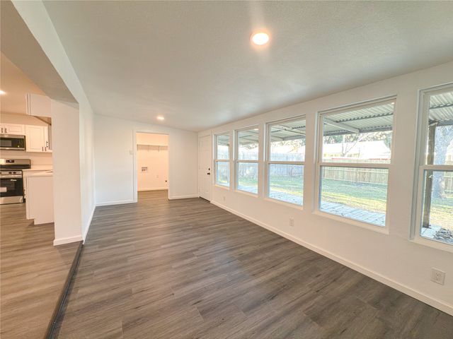 418 Clover Lane, Garland, TX 75043