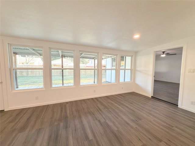 418 Clover Lane, Garland, TX 75043