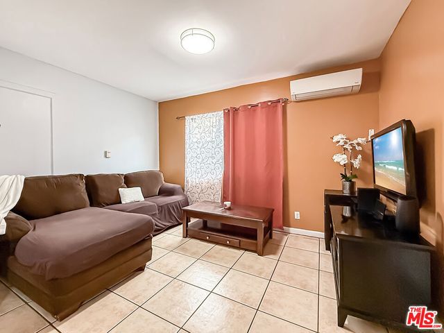 1765 E 113th Street, Los Angeles, CA 90059