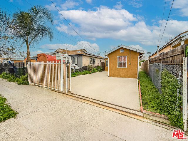 1765 E 113th Street, Los Angeles, CA 90059