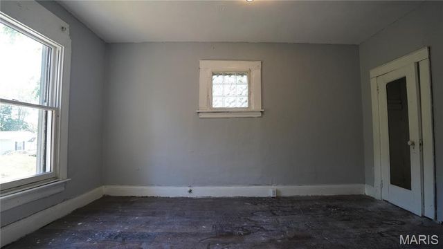 5457 Helen Avenue, St Louis, MO 63136