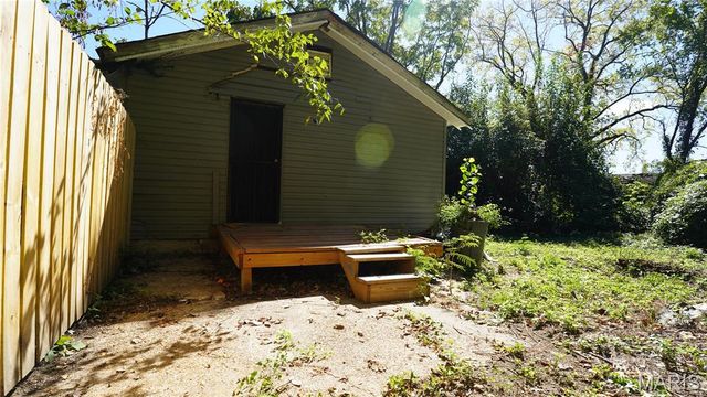 5457 Helen Avenue, St Louis, MO 63136