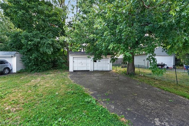 2017 Goodnor Road, Cleveland Heights, OH 44118