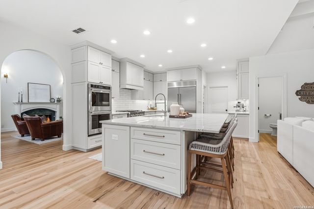 7380 Rolling Acres Trail, Fair Oaks Ranch, TX 78015