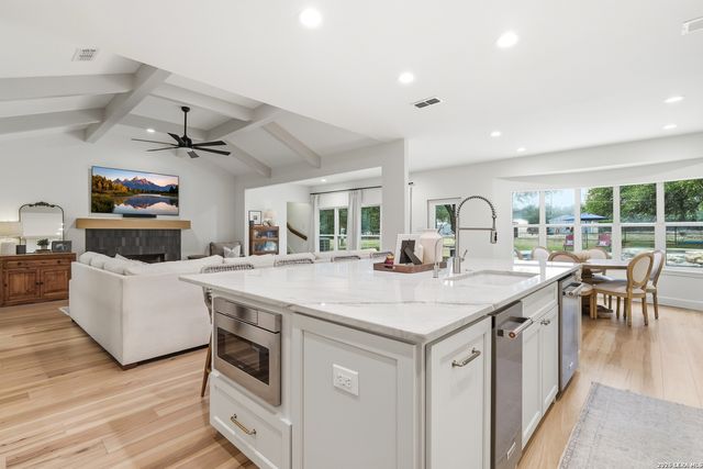 7380 Rolling Acres Trail, Fair Oaks Ranch, TX 78015