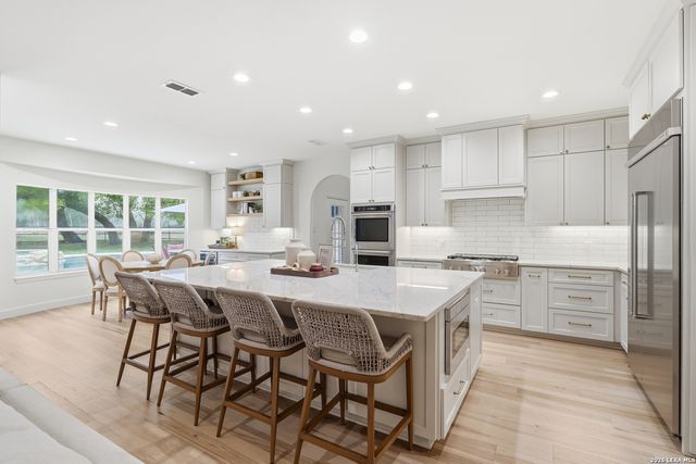 7380 Rolling Acres Trail, Fair Oaks Ranch, TX 78015