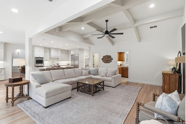 7380 Rolling Acres Trail, Fair Oaks Ranch, TX 78015