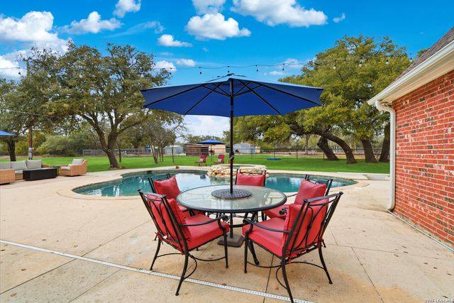 7380 Rolling Acres Trail, Fair Oaks Ranch, TX 78015