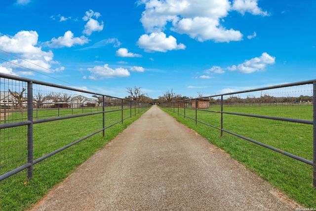 7380 Rolling Acres Trail, Fair Oaks Ranch, TX 78015