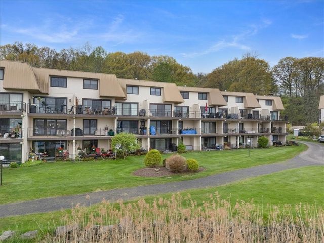 416 Bay Village Drive, Irondequoit, NY 14609
