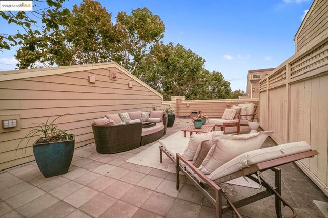 1565 32nd Street 3, Oakland, CA 94608
