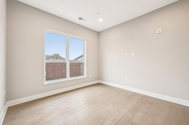 270 Dickenson Street, 202, Columbus, OH 43215