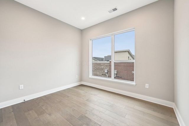 270 Dickenson Street, 202, Columbus, OH 43215