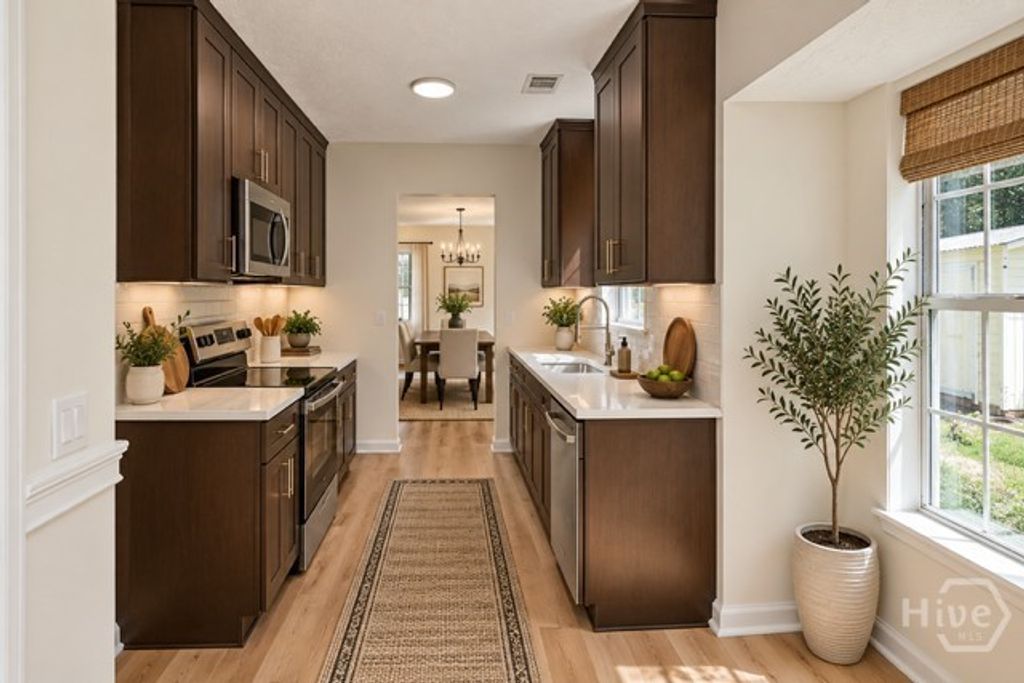 Image 8 of property listing at 105 Mapmaker Lane, Savannah, GA 31410