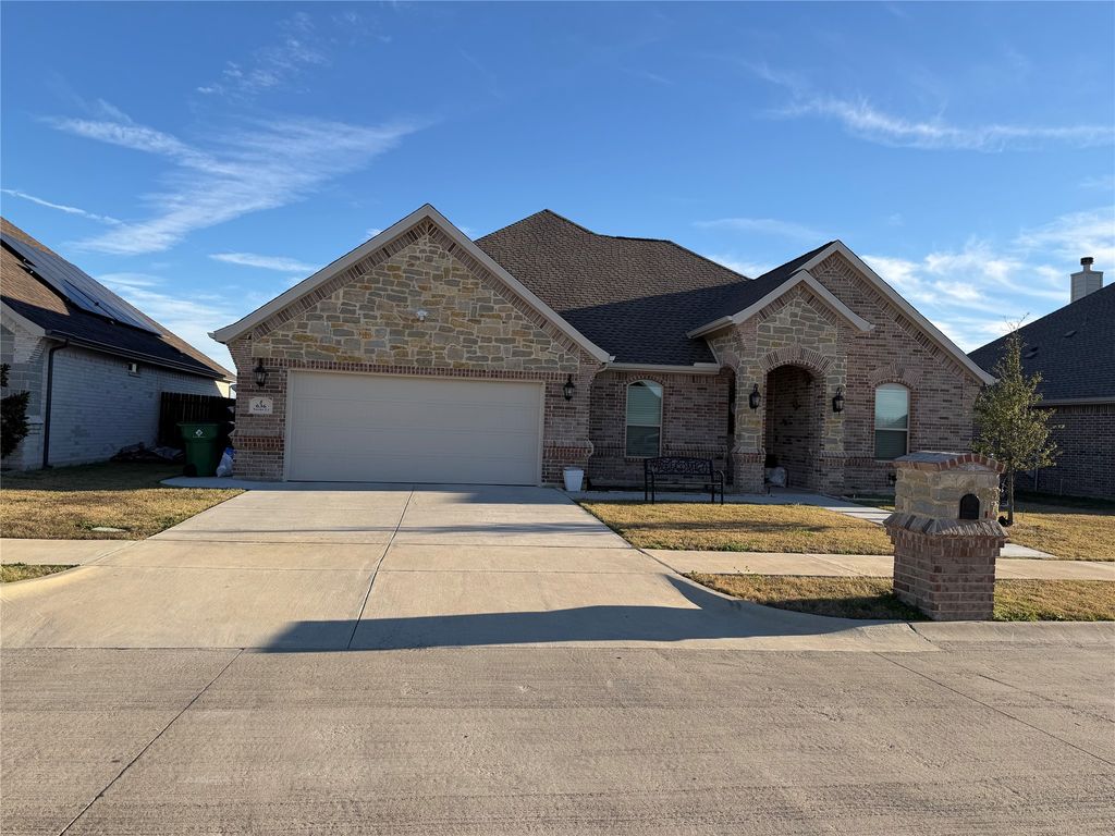 636 Xavier Court, Waxahachie, TX 75165