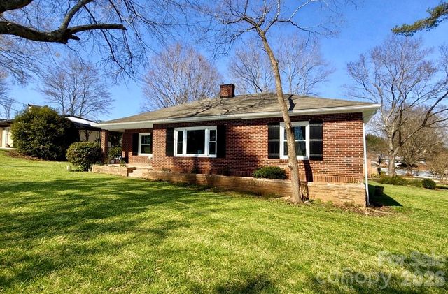 531 21st Avenue NE, Hickory, NC 28601