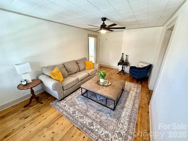 531 21st Avenue NE, Hickory, NC 28601