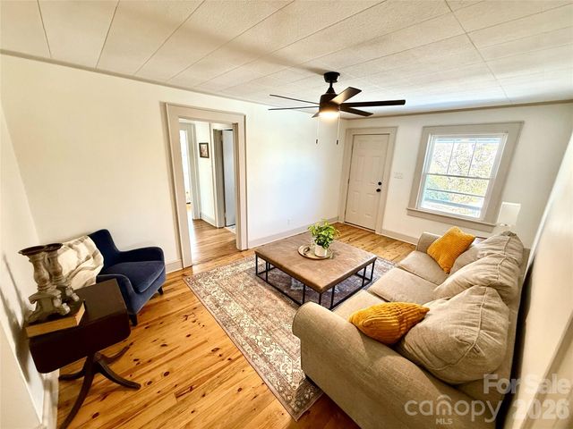 531 21st Avenue NE, Hickory, NC 28601