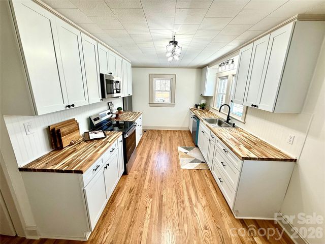 531 21st Avenue NE, Hickory, NC 28601