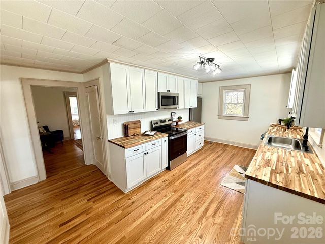 531 21st Avenue NE, Hickory, NC 28601